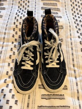 Vans MTE tennis shoes. White. Women’s size 7 1/2. Excellent condition